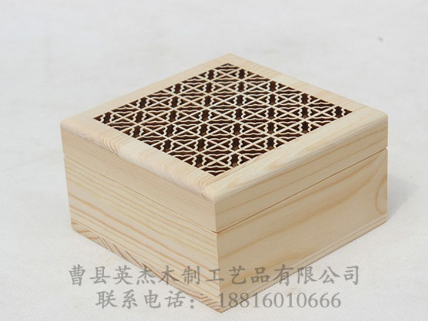 點(diǎn)擊查看詳細(xì)信息<br>標(biāo)題：鏤空雕刻松木盒 閱讀次數(shù)：1289